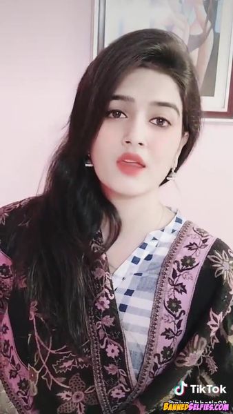 Tania Years College Girl Epic Nude Selfie On Tiktok Bannedselfies