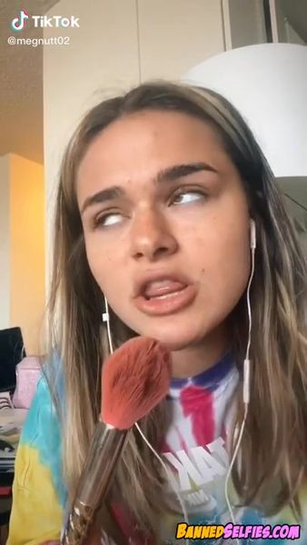 Julianne &#8211; Highschool Girl Talked Into Nude Selfie By Complete Stranger On Tiktok