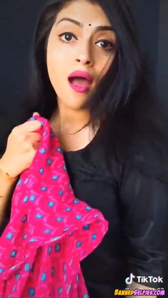 Rebekah – 18 Year Old College Girl Nude On Tiktok