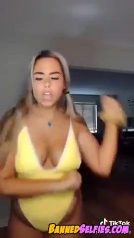 Akira – 19 Years Old Highschool Teen Girl Teases Perfect Body On Instagram