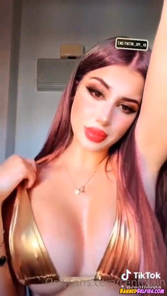 Leila – Perfect Bodied Teen Strips On Tiktok