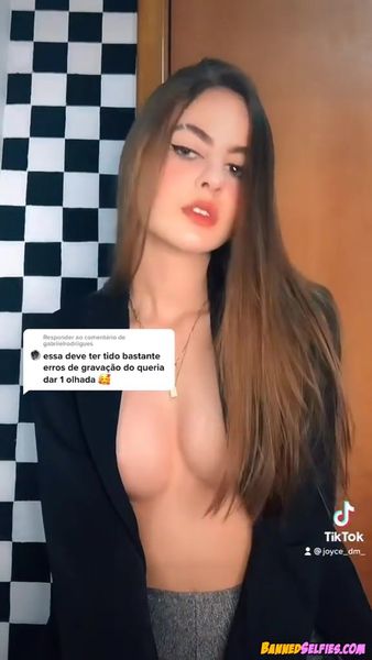 Janelle – Sexy Babe Strips