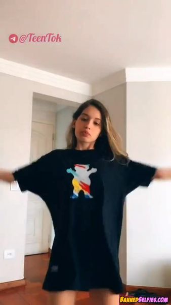 Elena – 18 Years Highschool Babe Epic Nude Selfie On Tiktok