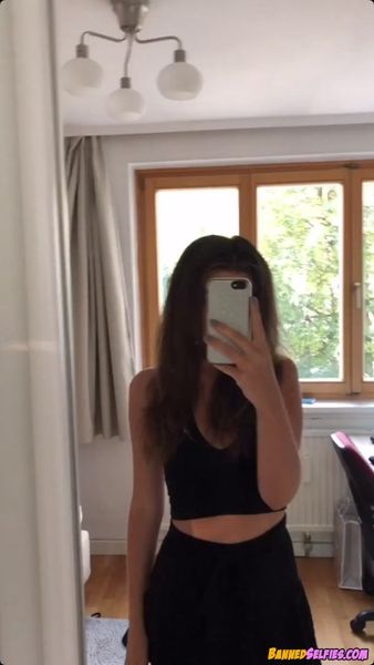 Addison – Sexy Babe Strips