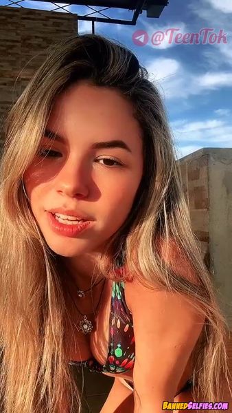 Alayna – Hot Tiktok Selfie