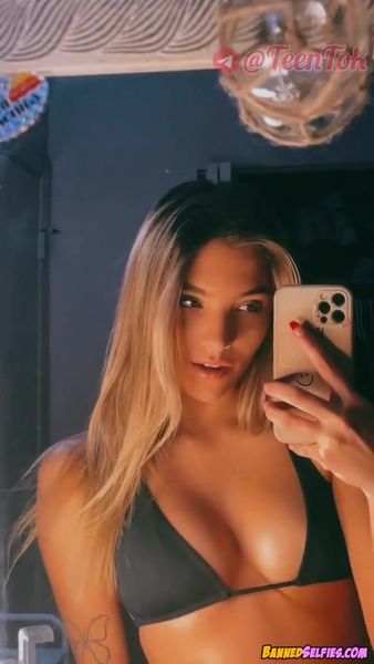 Amari – Teen Nude Tiktok Selfie