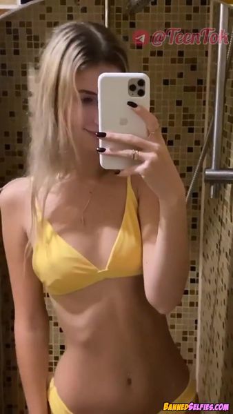 Arianna – Banned Nude Tease Shy Babe On Tiktok