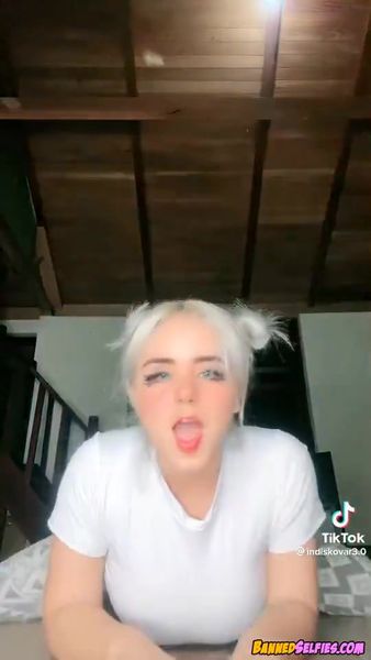 Cali – Girl Strips And Shows On Tiktok