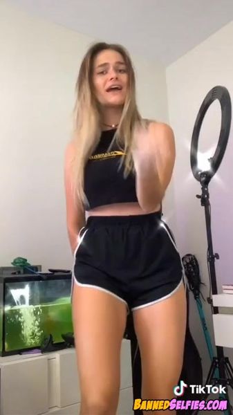 Cindy – Quick Tease Shy Teen On Instagram