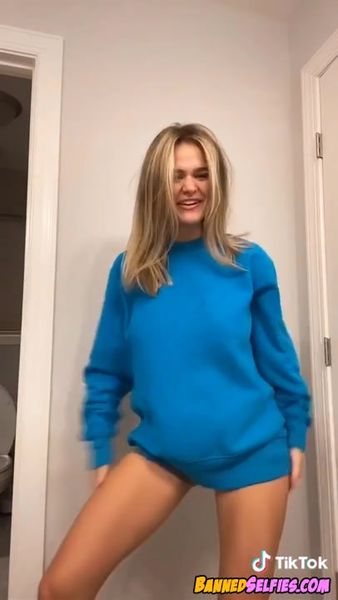 Daisy – Young Girl First Time Nude Selfie On Instagram