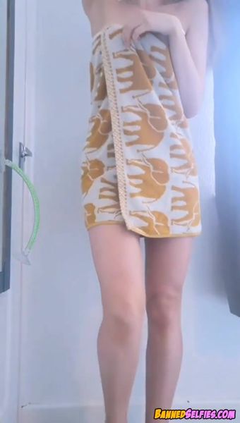 Helen – Sexy Babe Strips Tiktok