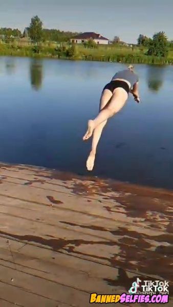India – Hot Amateur Teen Striptease On Tiktok