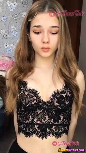 Jane – Sexy Babe Strips