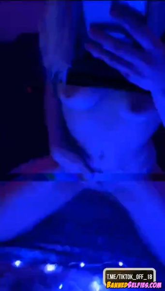 Janiya – 19 Years Teen Girl Epic Nude Selfie On Instagram