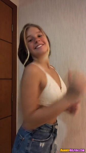 Jaylen – Amazing 19 Years Old College Girl Nude Instagram Selfie