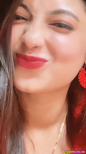 Journey – Hot Instagram Selfie