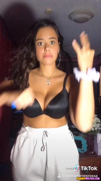 Julie – 18 Years Old College Girl Teases Perfect Body