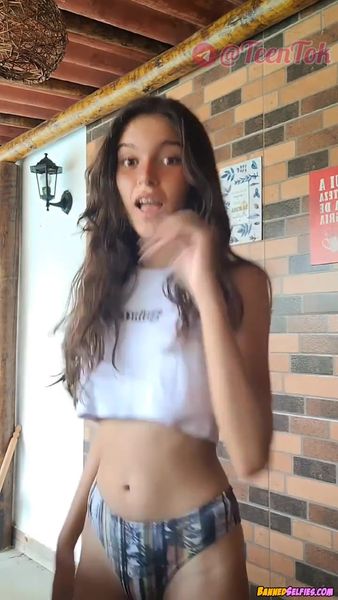 Lilian – 19 Year Super Hot Girl Epic Nude Selfie On Instagram