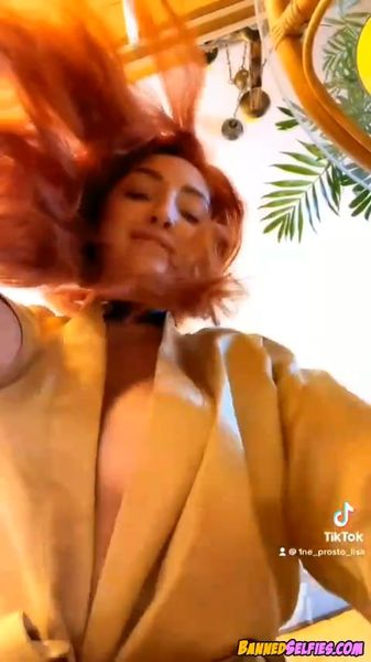 Maddison – 18 Years School Babe Nude Selfie