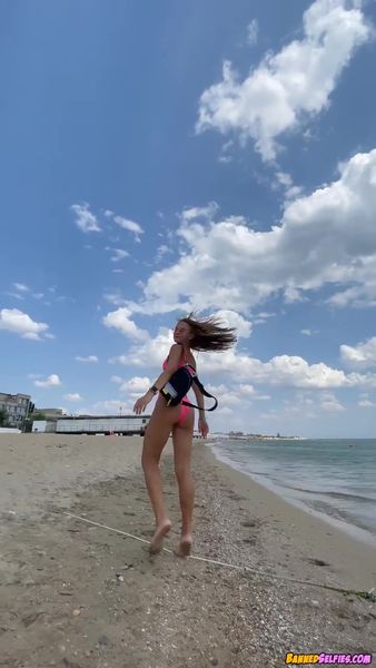 Mariah – Amazing 18 Years Old School Girl Nude Instagram Selfie