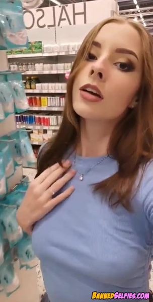 Mariyah – Innocent Little Girl Nude Selfie