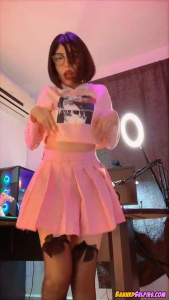 Mina – Epic 18 Years Old School Girl Nude Instagram Selfie