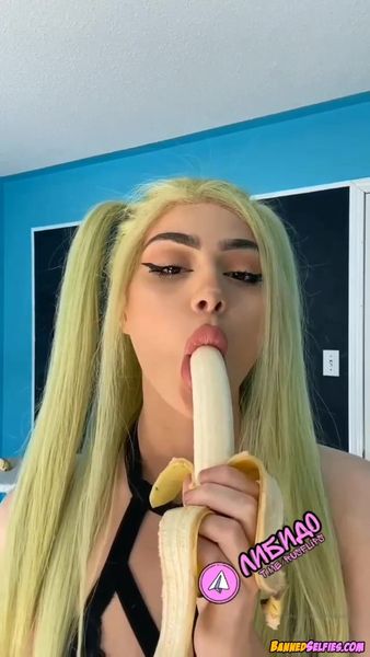 Nathaly – Hot Tiktok Selfie