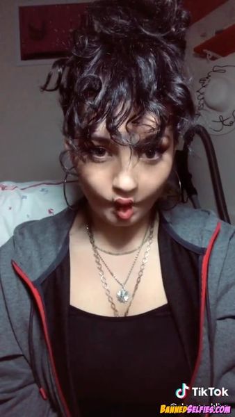 Perla – 18 Years Old College Girl Teases Perfect Body
