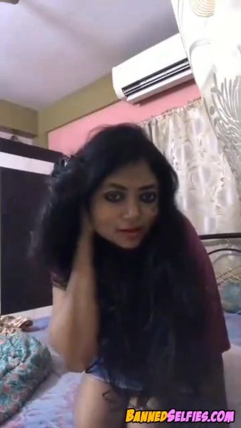 Sadie – 23 Years Cheerleader Girl Epic Nude Selfie On Tiktok